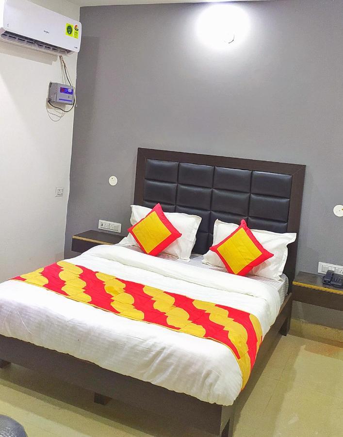 Hotel Red Snapper Couple Friendly At West Delhi Nuova Delhi Esterno foto