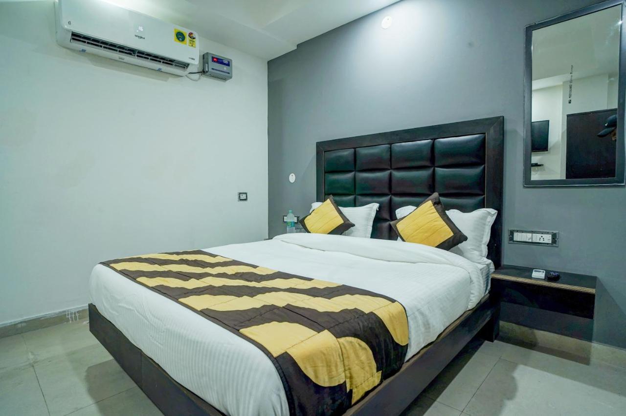 Hotel Red Snapper Couple Friendly At West Delhi Nuova Delhi Esterno foto