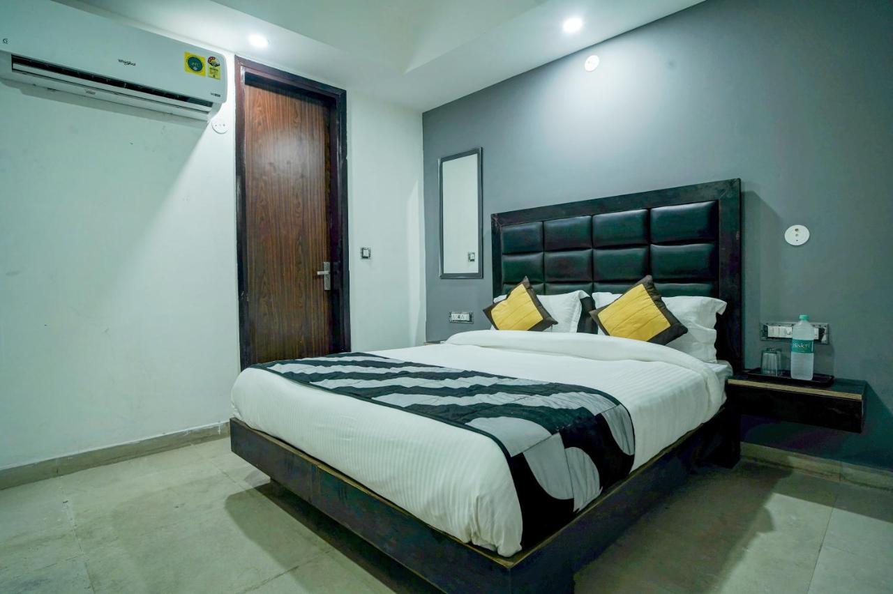 Hotel Red Snapper Couple Friendly At West Delhi Nuova Delhi Esterno foto