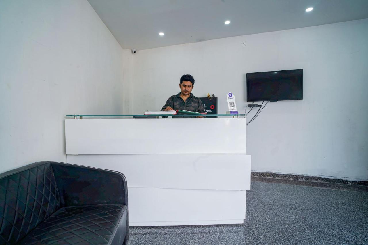 Hotel Red Snapper Couple Friendly At West Delhi Nuova Delhi Esterno foto