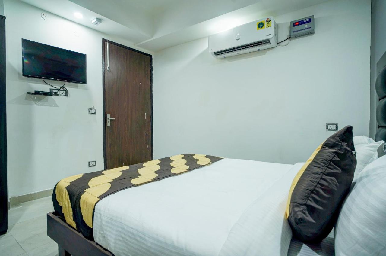 Hotel Red Snapper Couple Friendly At West Delhi Nuova Delhi Esterno foto