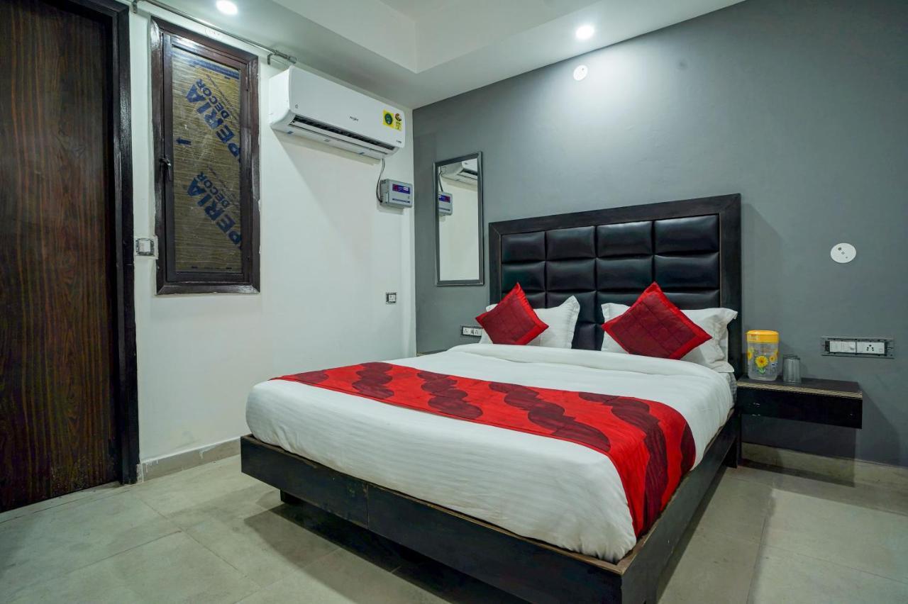 Hotel Red Snapper Couple Friendly At West Delhi Nuova Delhi Esterno foto
