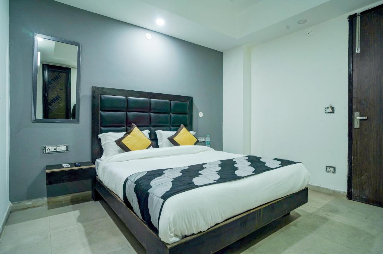 Hotel Red Snapper Couple Friendly At West Delhi Nuova Delhi Esterno foto