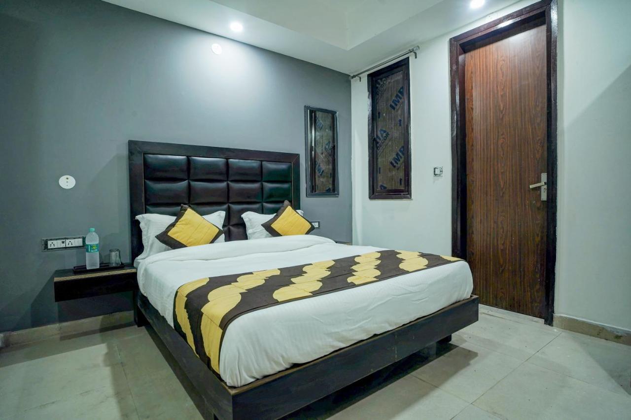 Hotel Red Snapper Couple Friendly At West Delhi Nuova Delhi Esterno foto