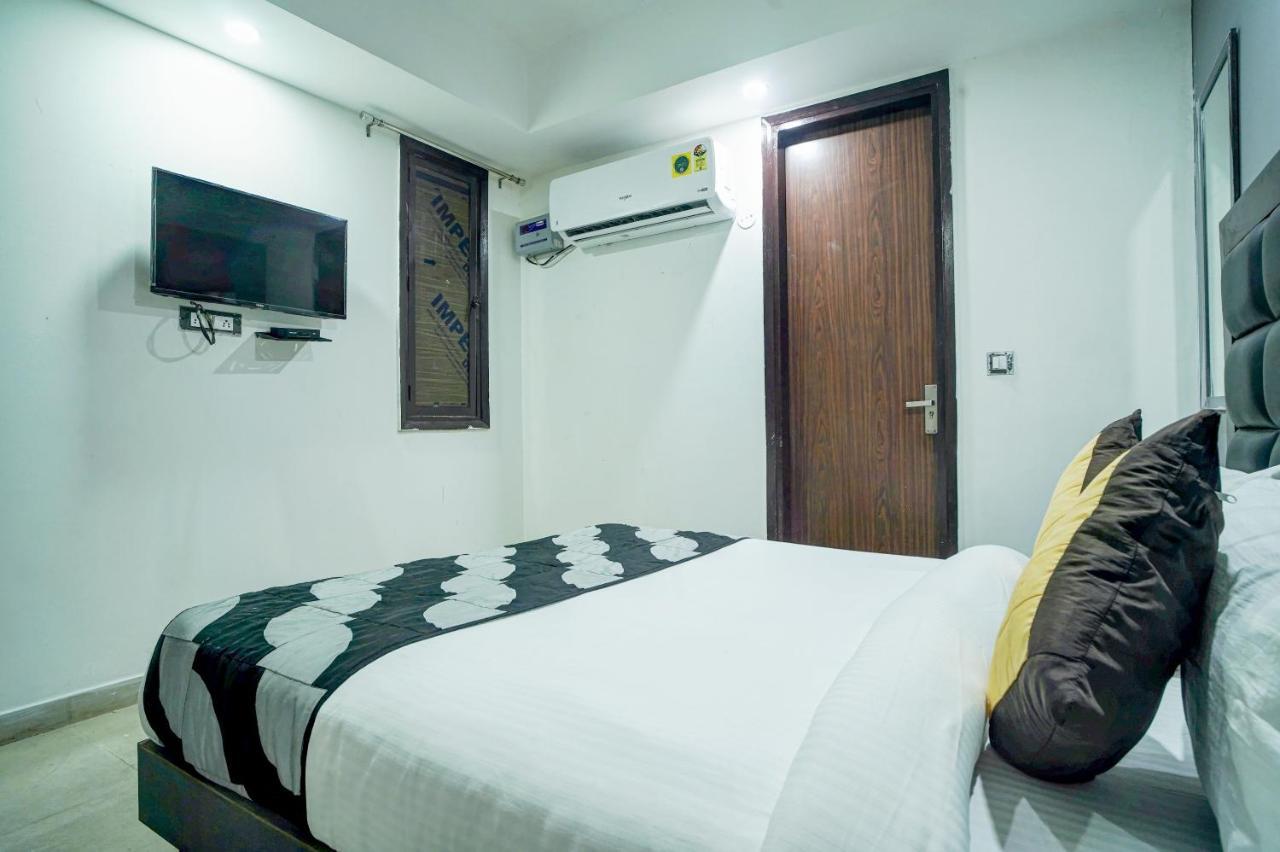Hotel Red Snapper Couple Friendly At West Delhi Nuova Delhi Esterno foto