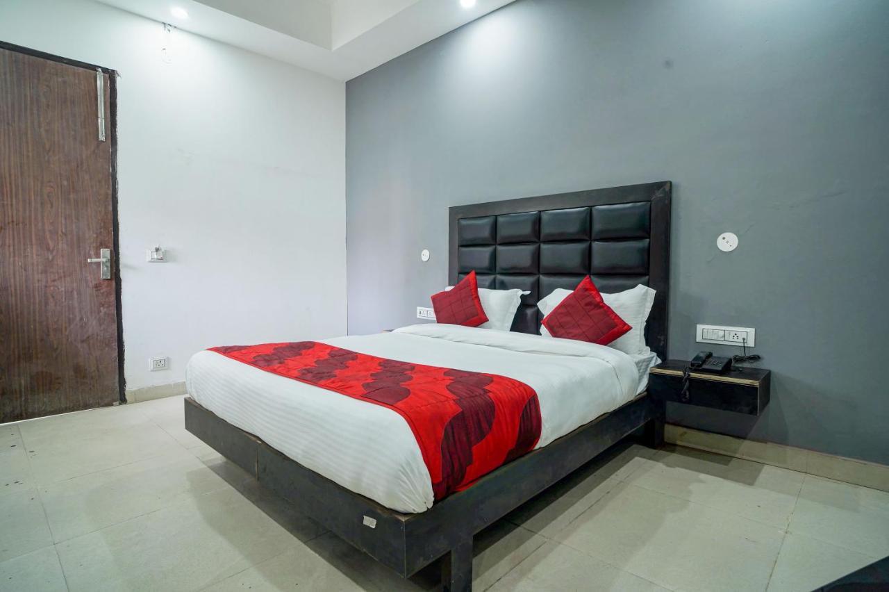Hotel Red Snapper Couple Friendly At West Delhi Nuova Delhi Esterno foto
