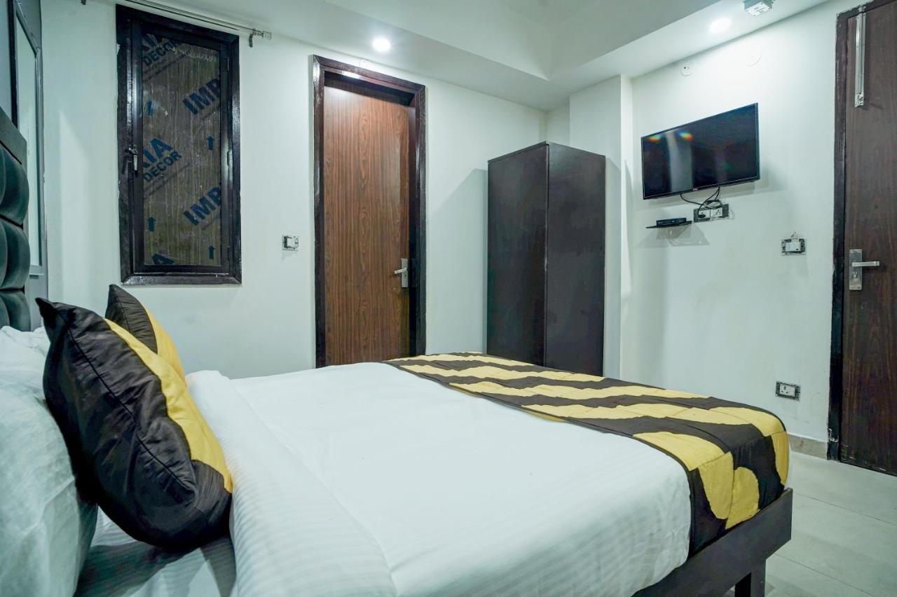 Hotel Red Snapper Couple Friendly At West Delhi Nuova Delhi Esterno foto