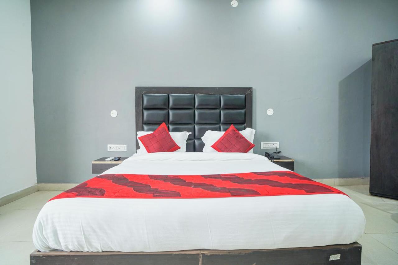 Hotel Red Snapper Couple Friendly At West Delhi Nuova Delhi Esterno foto