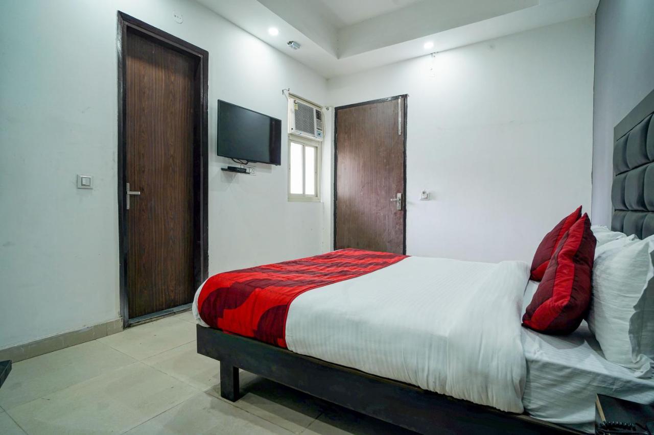 Hotel Red Snapper Couple Friendly At West Delhi Nuova Delhi Esterno foto