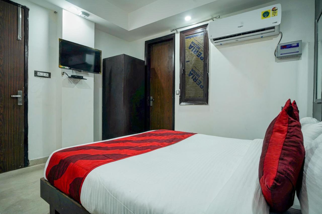 Hotel Red Snapper Couple Friendly At West Delhi Nuova Delhi Esterno foto