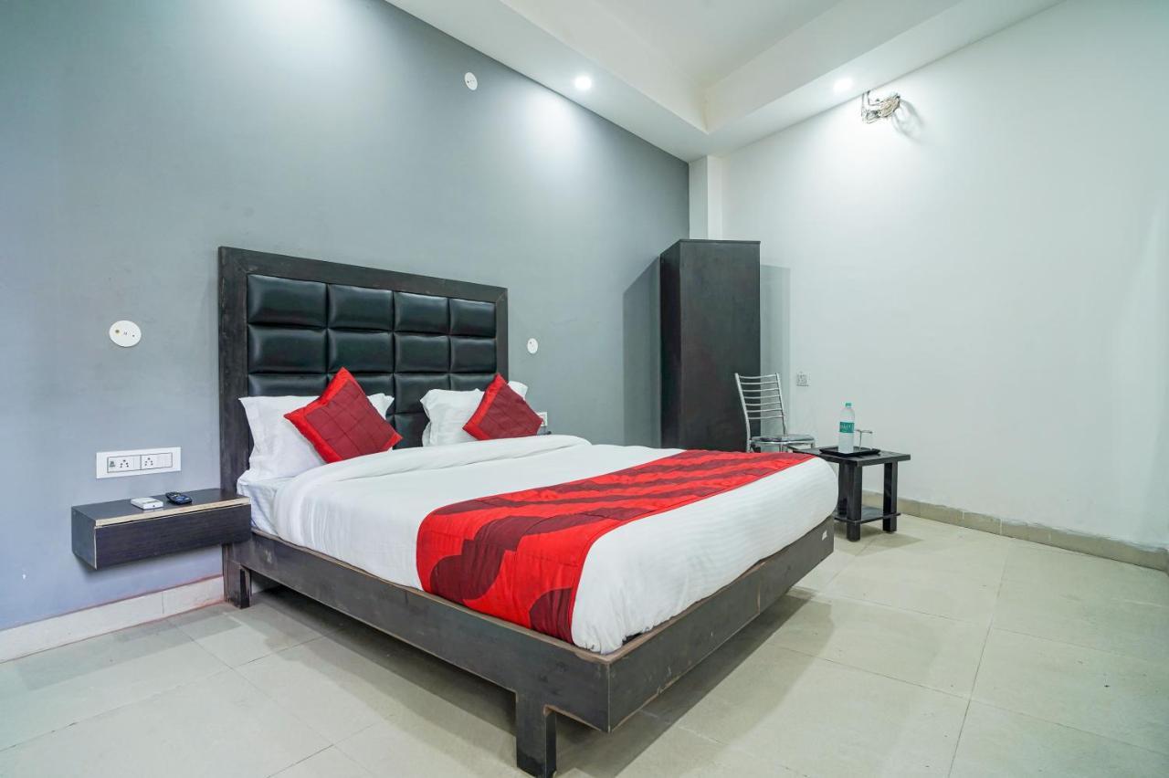 Hotel Red Snapper Couple Friendly At West Delhi Nuova Delhi Esterno foto