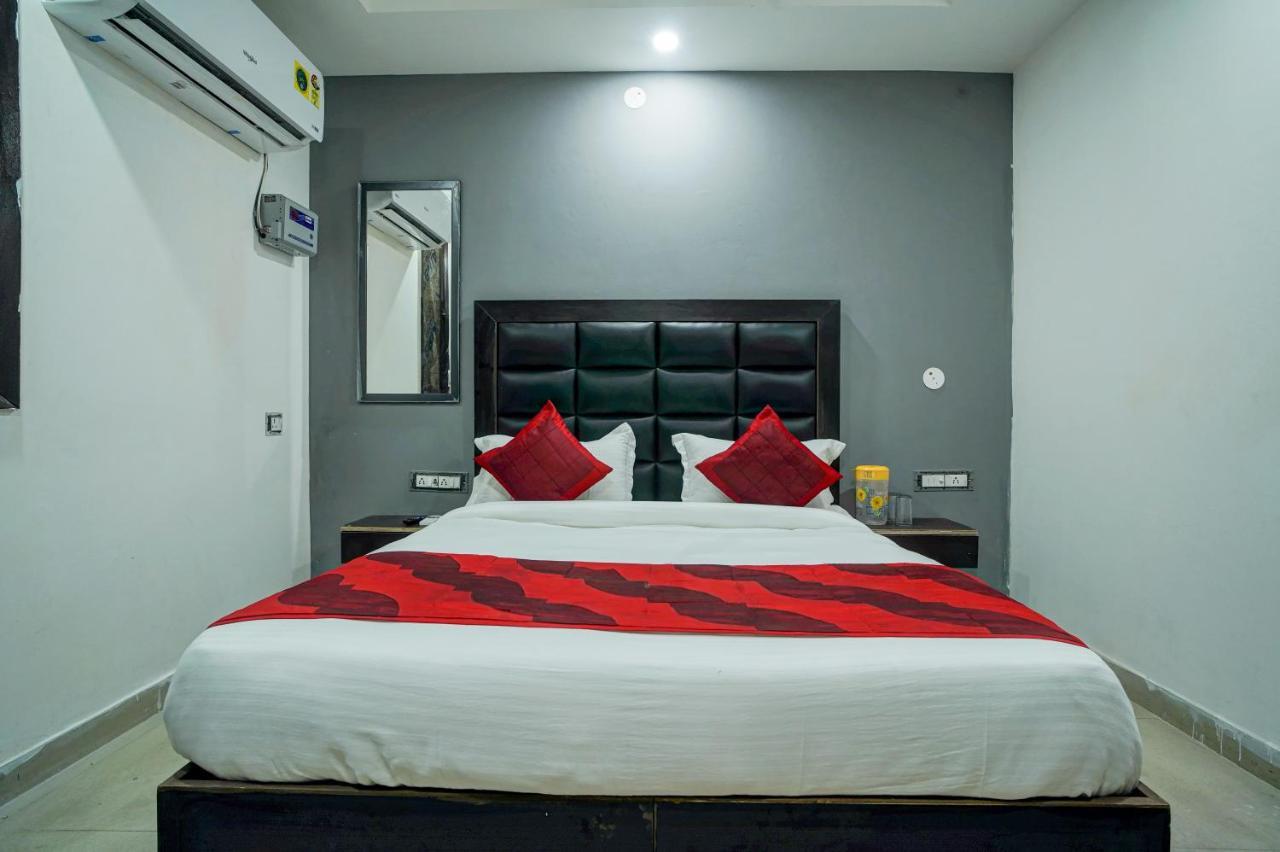 Hotel Red Snapper Couple Friendly At West Delhi Nuova Delhi Esterno foto