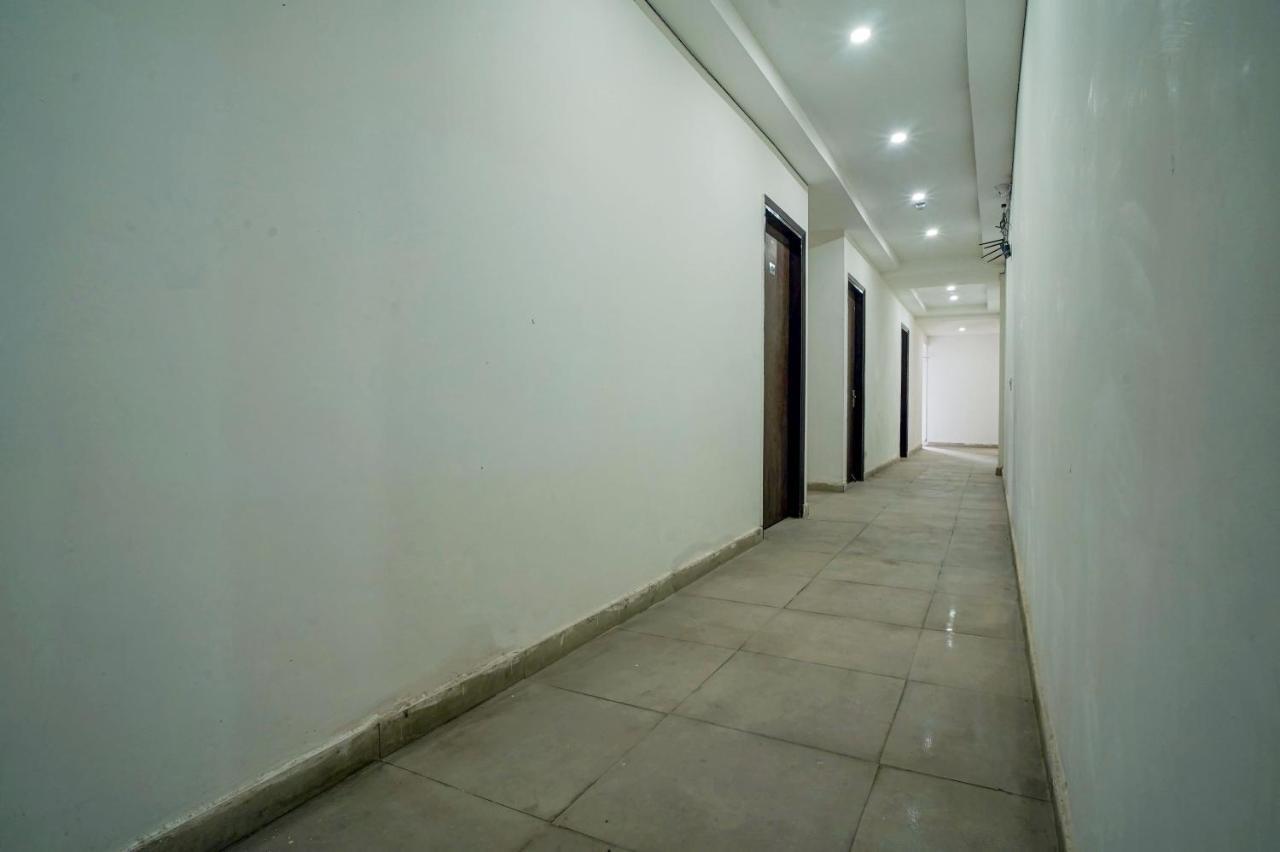 Hotel Red Snapper Couple Friendly At West Delhi Nuova Delhi Esterno foto